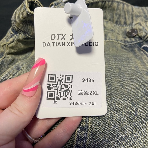 Graphic Design Alternative Jeans - Picture 6 of 6